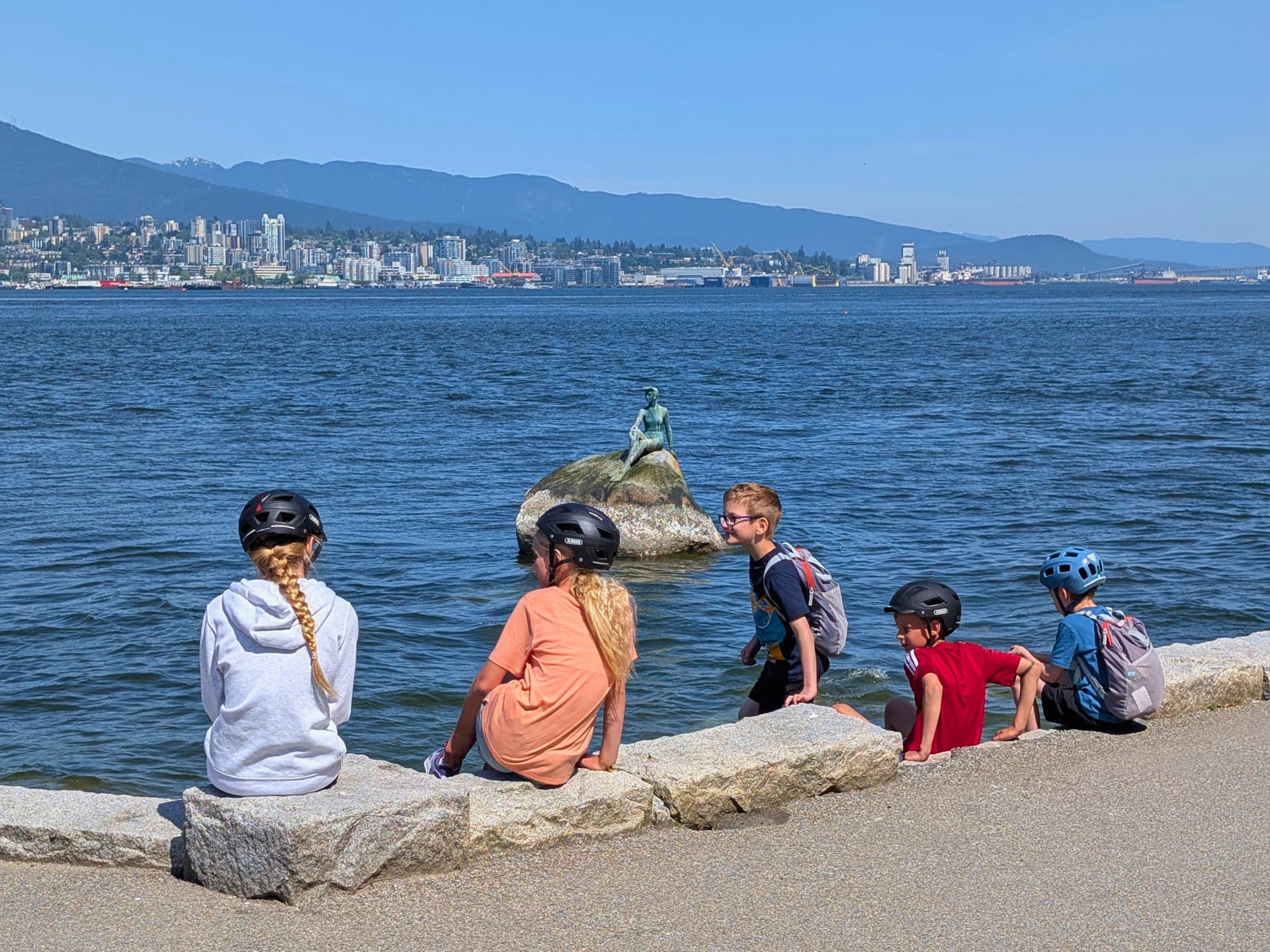 the kids stop to see the Lady in the Wetsuit along the stanley park seawall